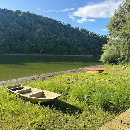בקתה Family Fishing Hut