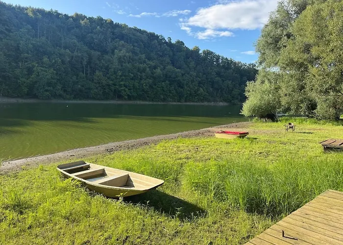 בקתה Family Fishing Hut